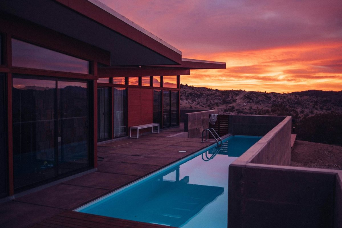 The Advantages of Composite Decking for Pool Surrounds